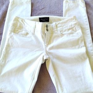 Like new American Eagle Outfitters white jeans size 0 super stretch